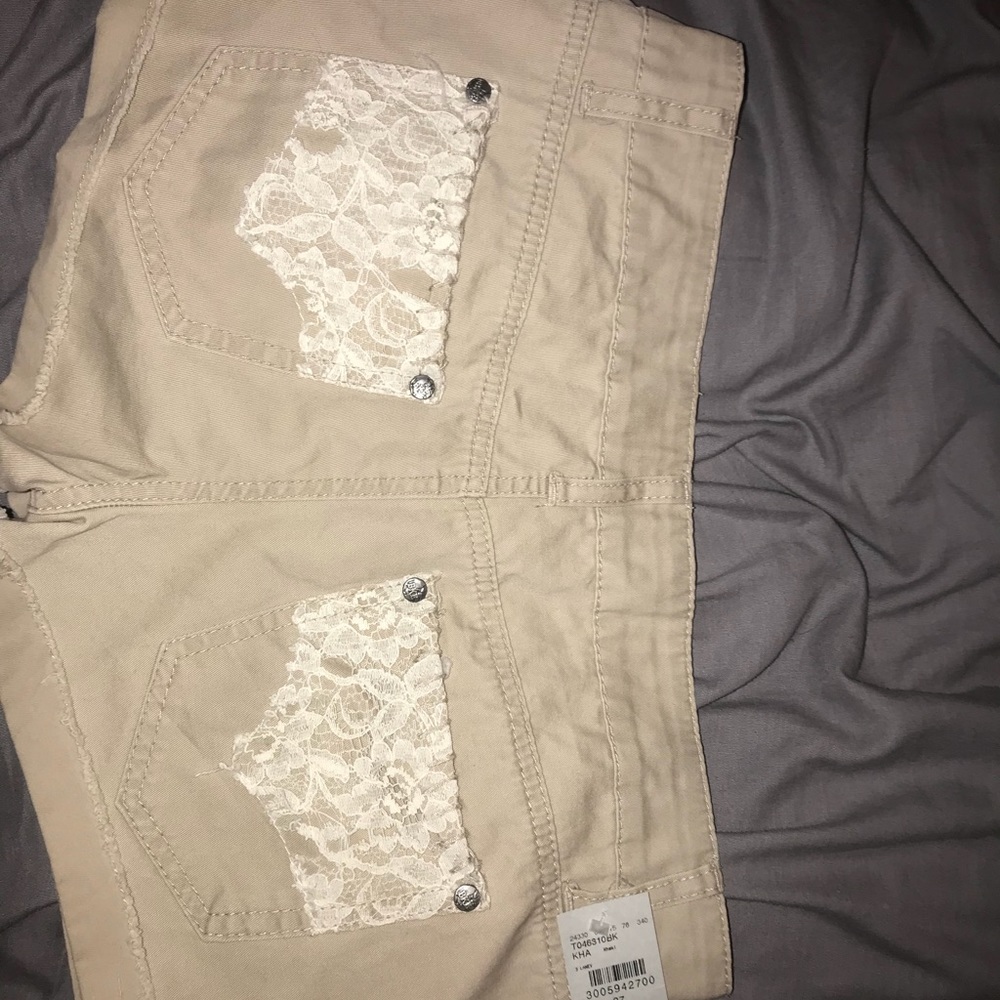 Buckle khaki shorts